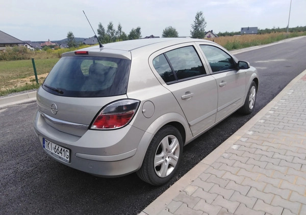 Opel Astra cena 13750 przebieg: 318700, rok produkcji 2009 z Kielce małe 277